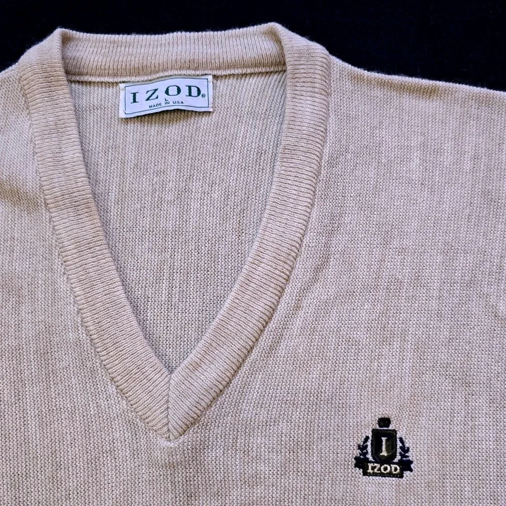 IZOD  Men's Size L V-Neck Sweater Cream Made in USA Preppy Knit Golf GVC Vintage